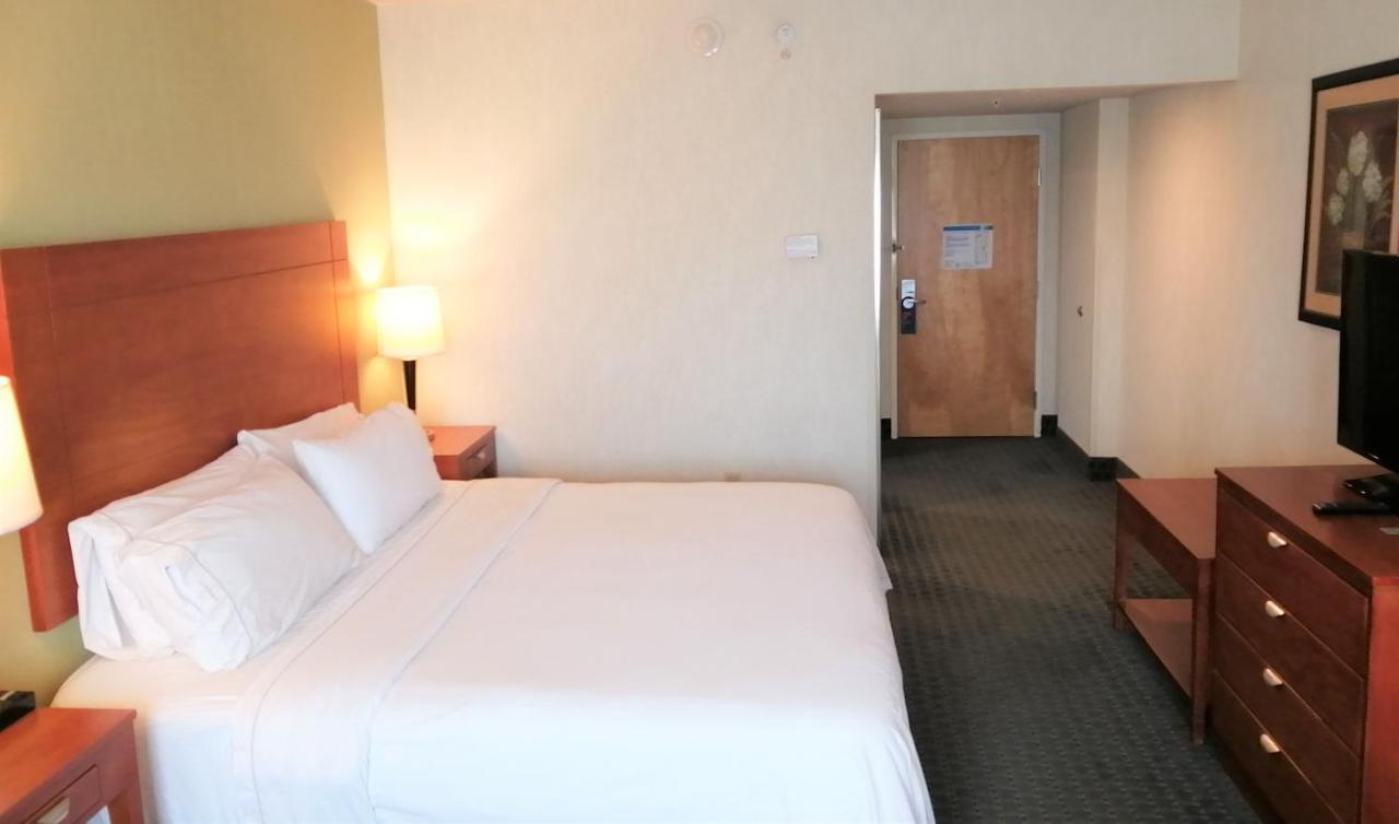Holiday Inn Express & Suites Toluca Zona Aeropuerto By Ihg Exterior foto