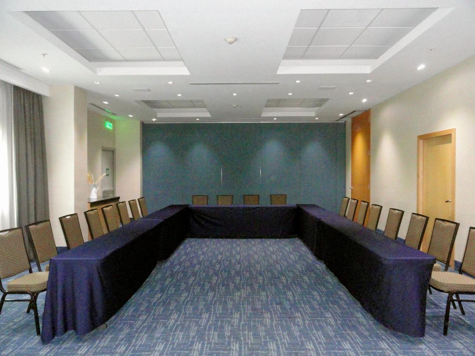 Holiday Inn Express & Suites Toluca Zona Aeropuerto By Ihg Exterior foto