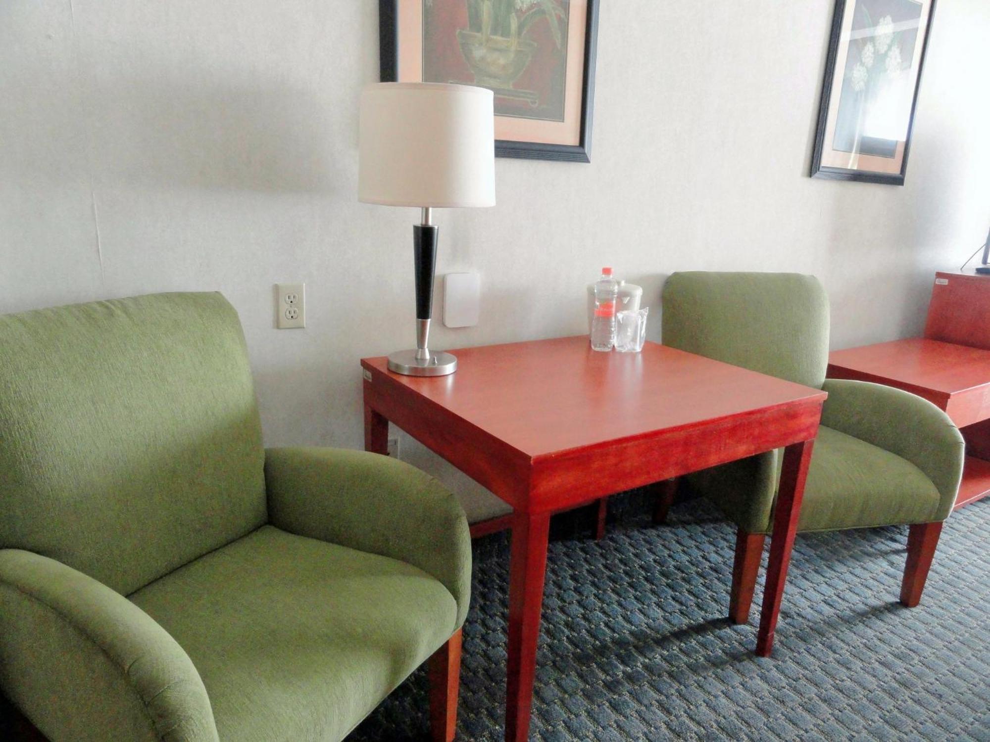 Holiday Inn Express & Suites Toluca Zona Aeropuerto By Ihg Exterior foto