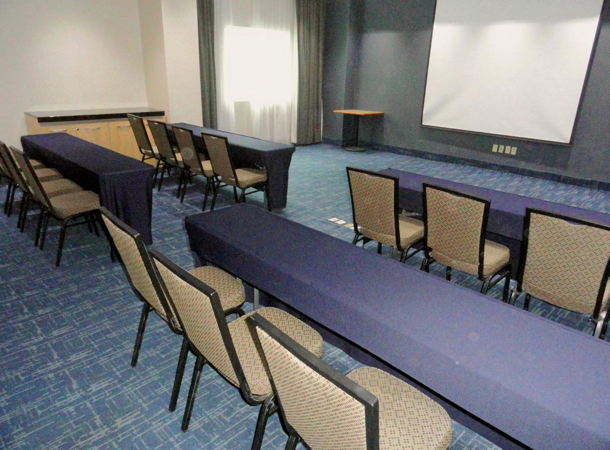 Holiday Inn Express & Suites Toluca Zona Aeropuerto By Ihg Exterior foto